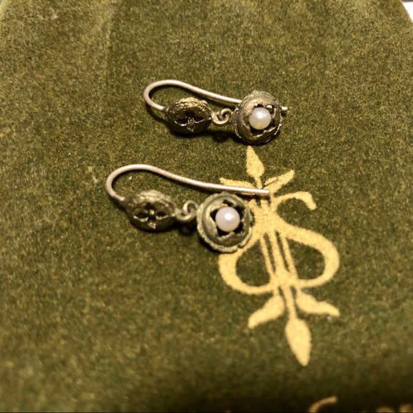 Hand patinaed bronze and pearl earrings - Picture 3 of 4